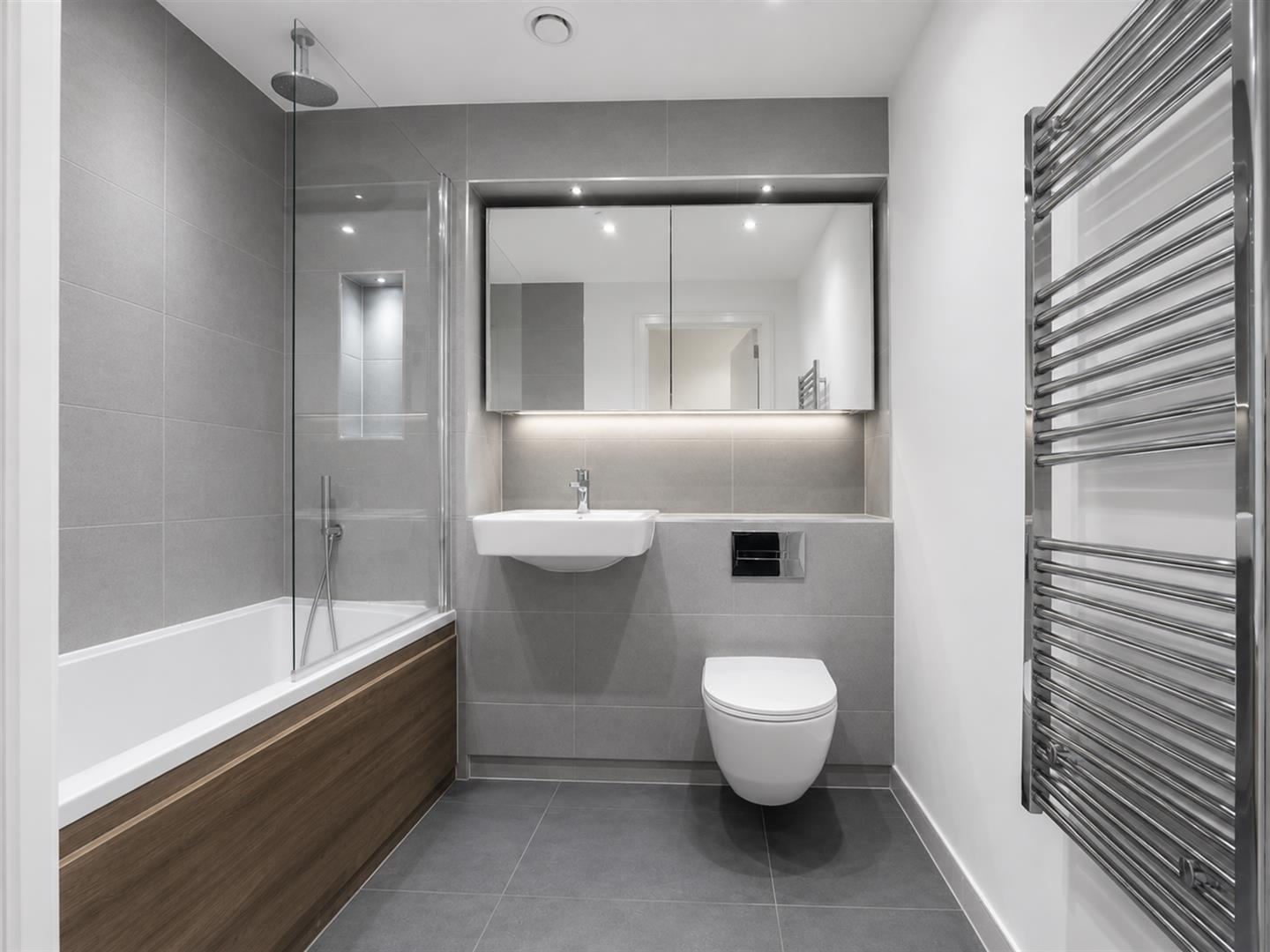 Flat Healum Avenue in Greater London