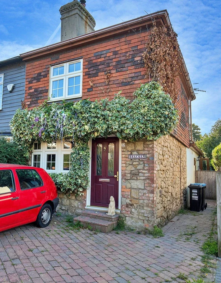 House Dormans High Street in Dormansland