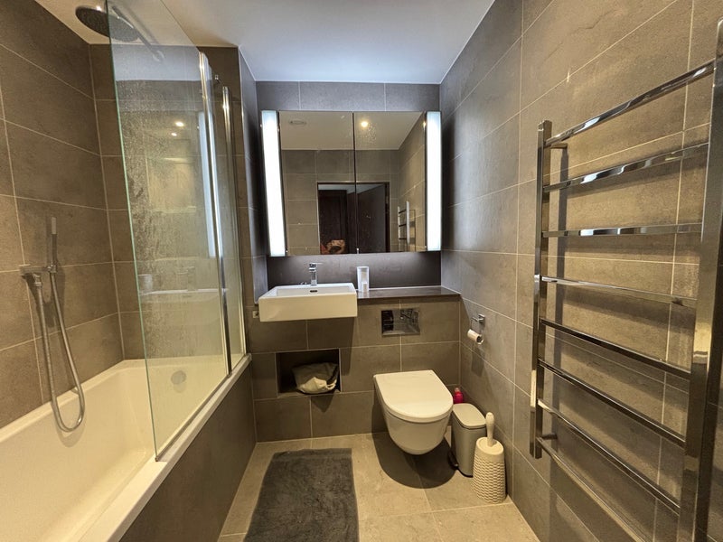 Room Lanchester Way in Greater London