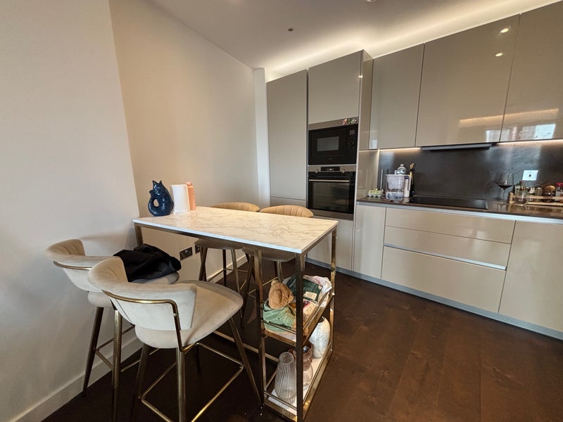 Room Lanchester Way in Greater London