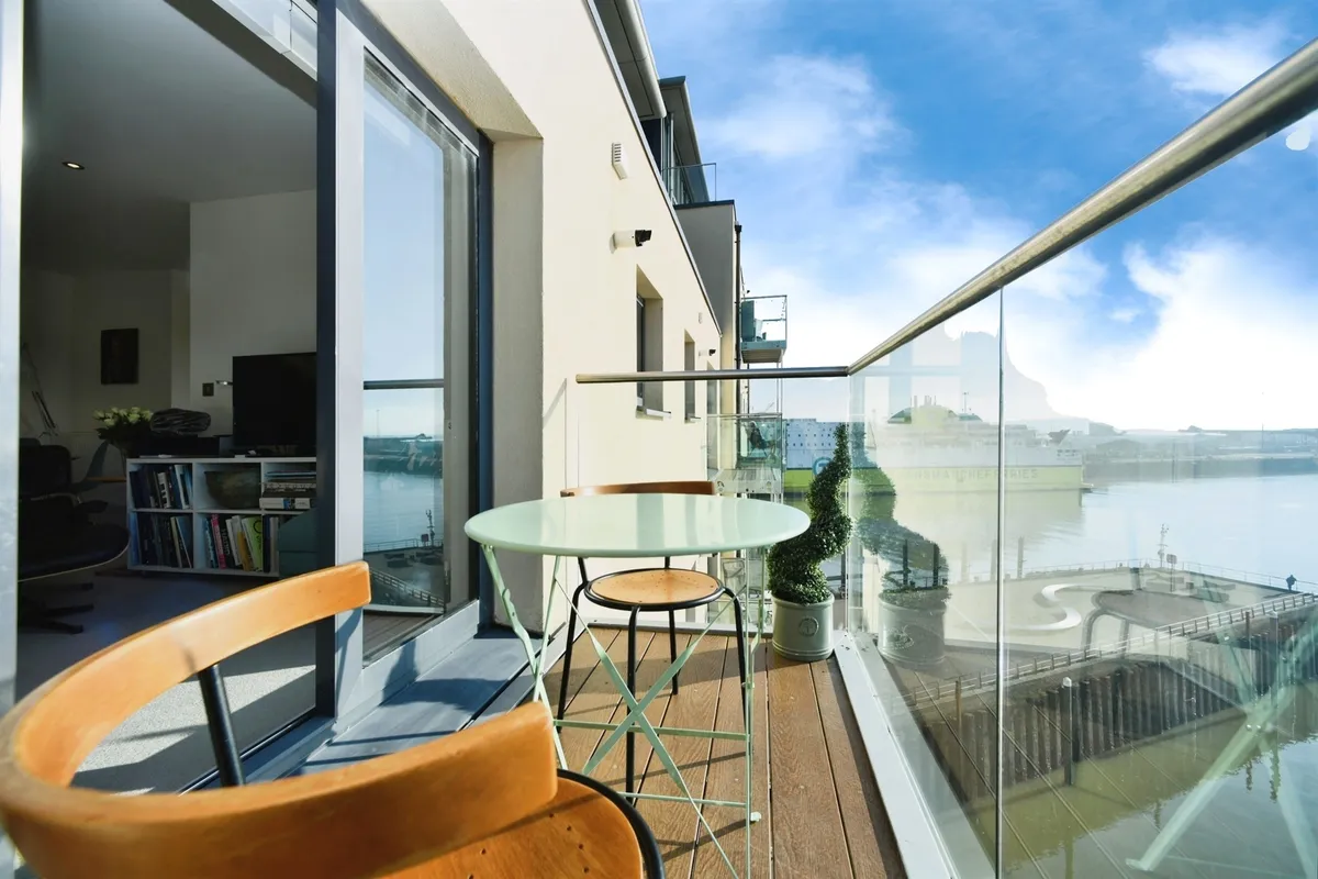Flat Riverside South in Newhaven