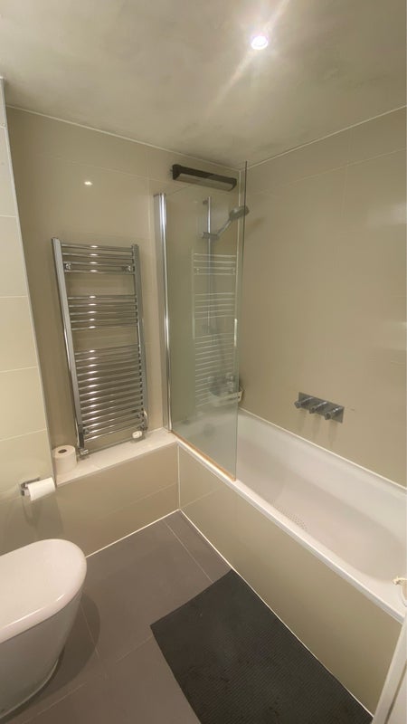 Room Honour Lea Avenue in Greater London