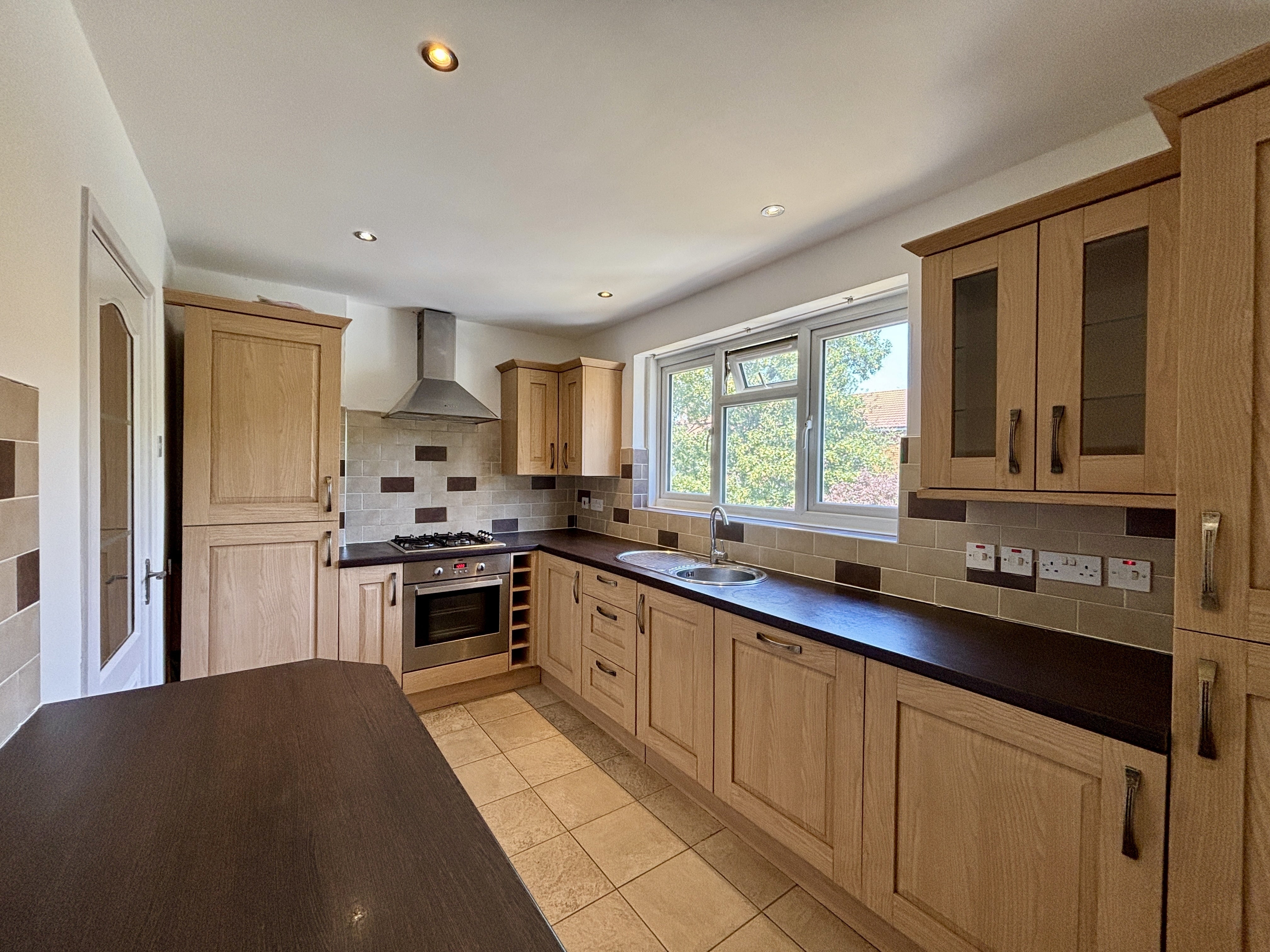 Flat Holland Close in Greater London
