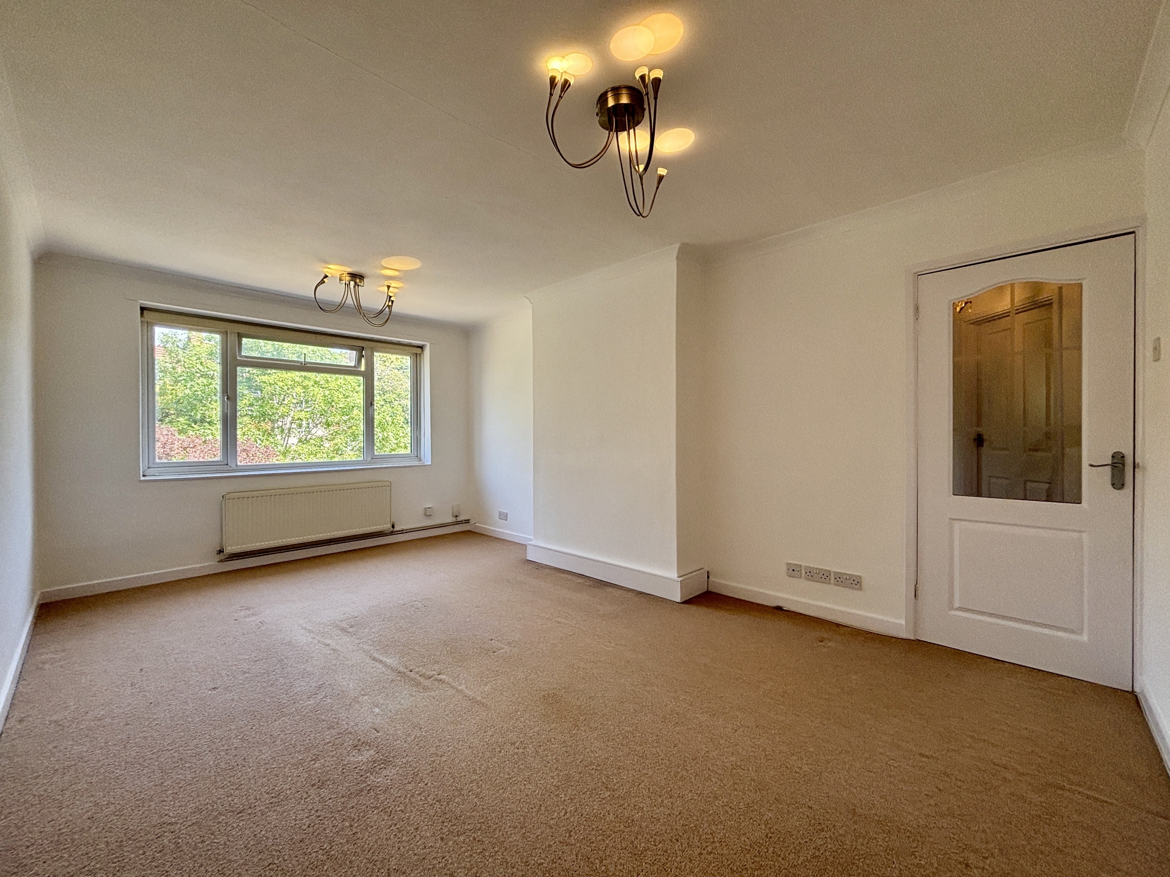 Flat Holland Close in Greater London