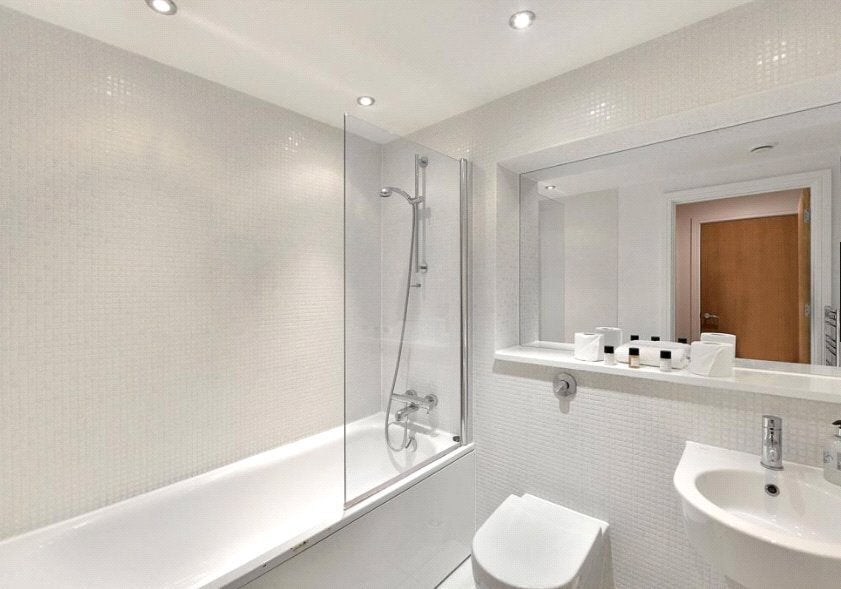 Flat Millharbour in Greater London