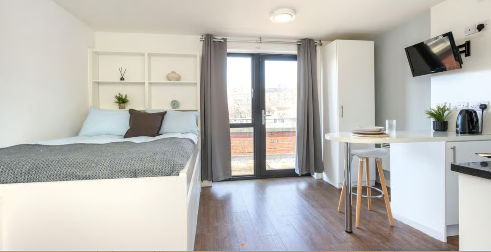 Flat Colston Avenue in Bristol