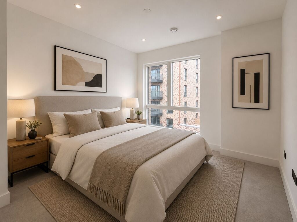 Flat Monarch Square in Greater London