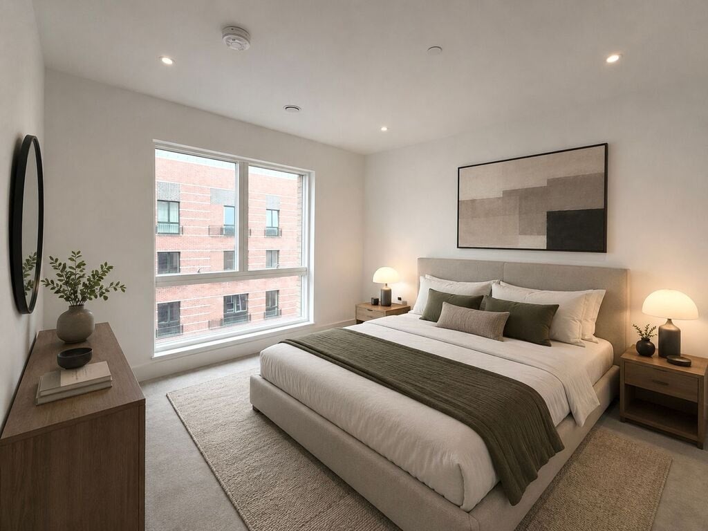 Flat Monarch Square in Greater London