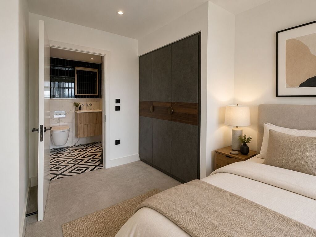 Flat Monarch Square in Greater London