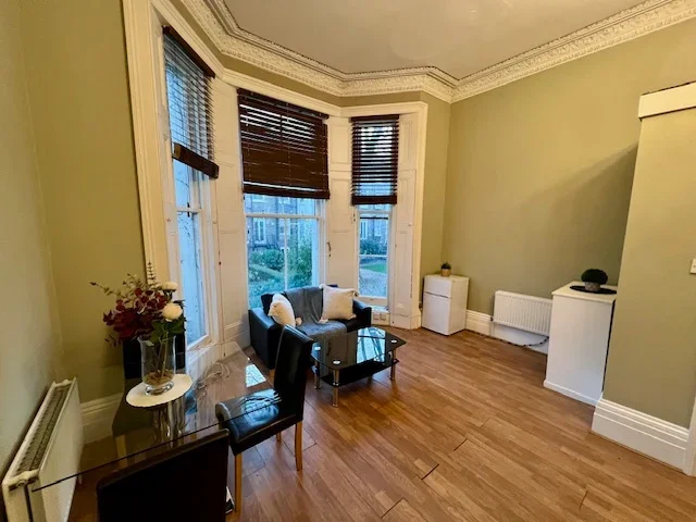 Room Holland Road in Greater London