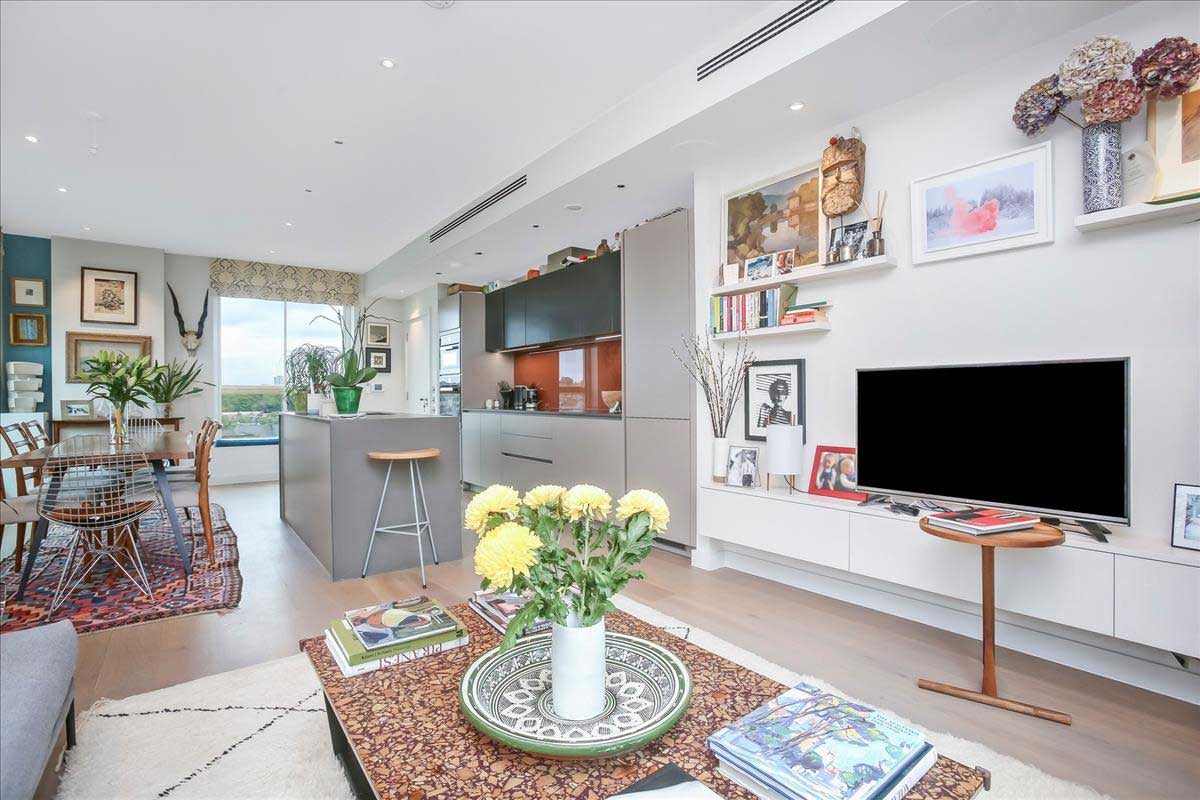 Flat Rupert Road in Greater London