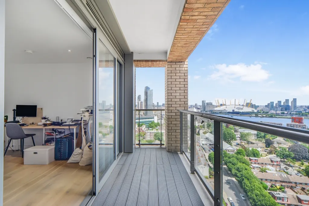 Flat Limeharbour in Greater London