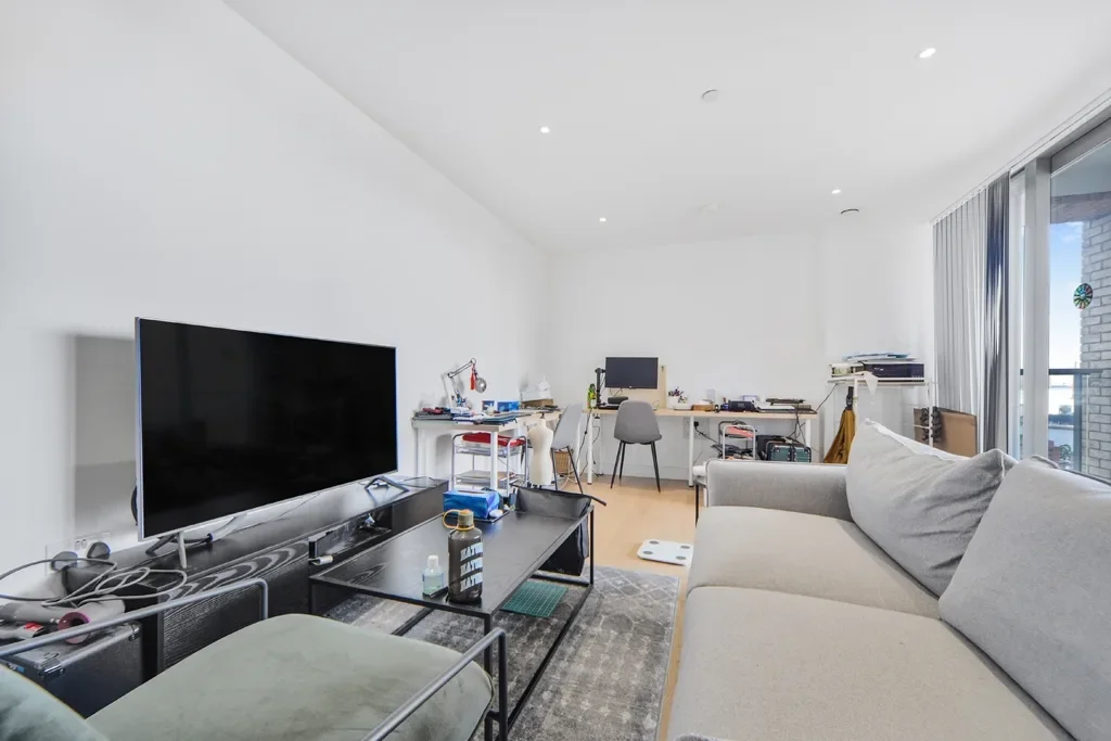 Flat Limeharbour in Greater London