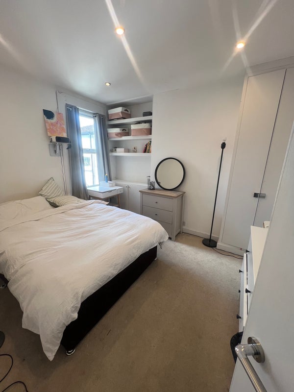 Room Dryden Road in Greater London