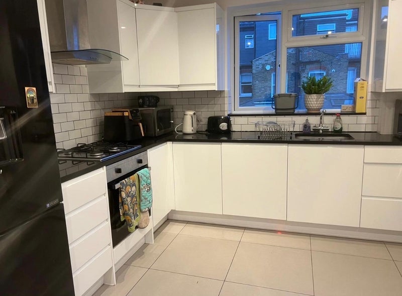Room Dryden Road in Greater London