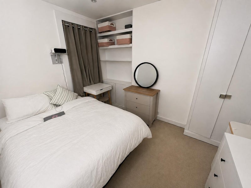 Room Dryden Road in Greater London