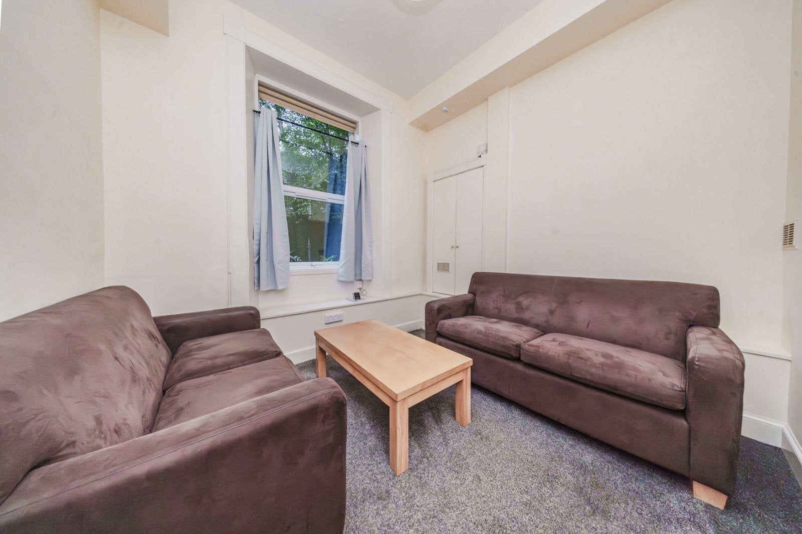 Flat Murieston Crescent in City of Edinburgh