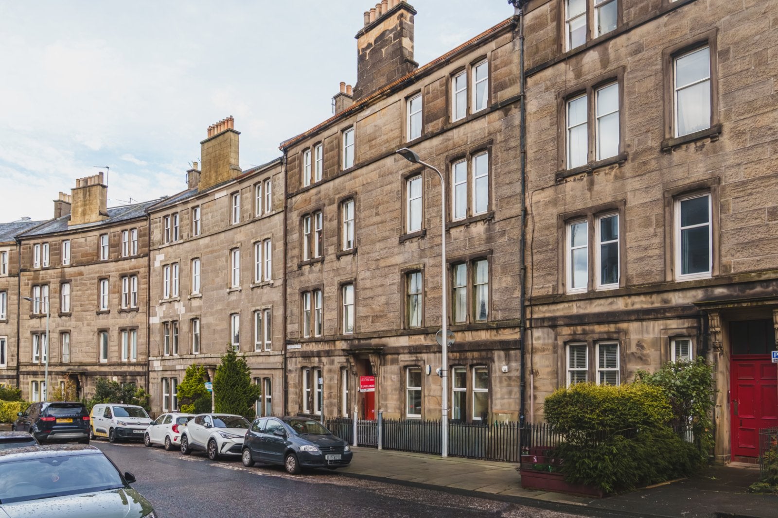 Flat Murieston Crescent in City of Edinburgh