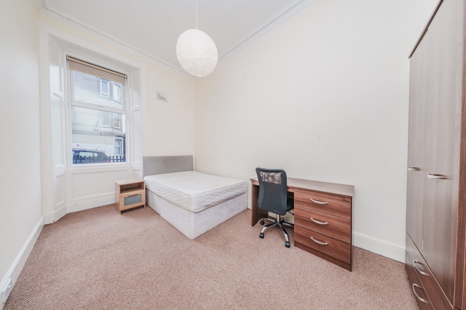 Flat Murieston Crescent in City of Edinburgh