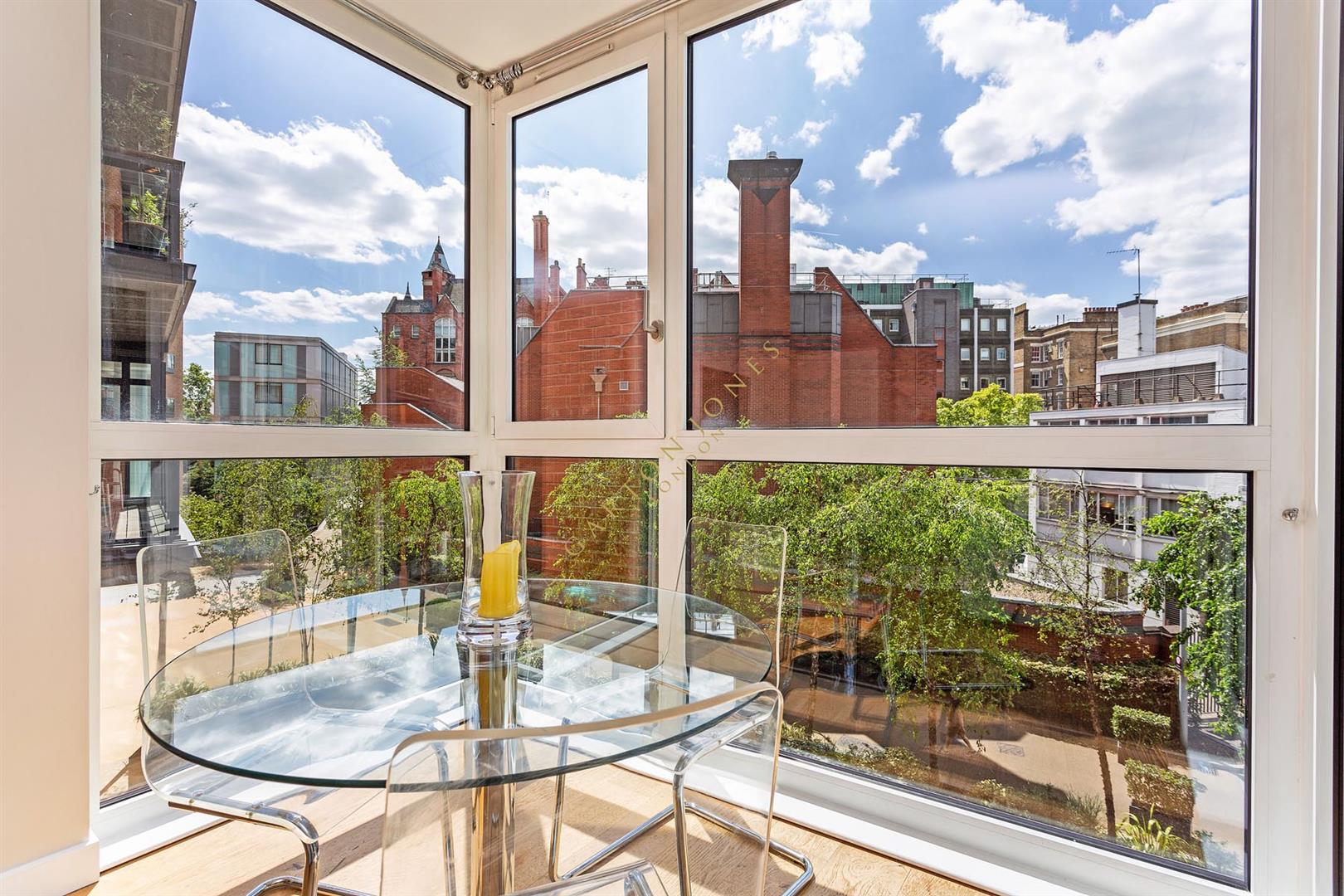 Flat Gatliff Road in City of Westminster