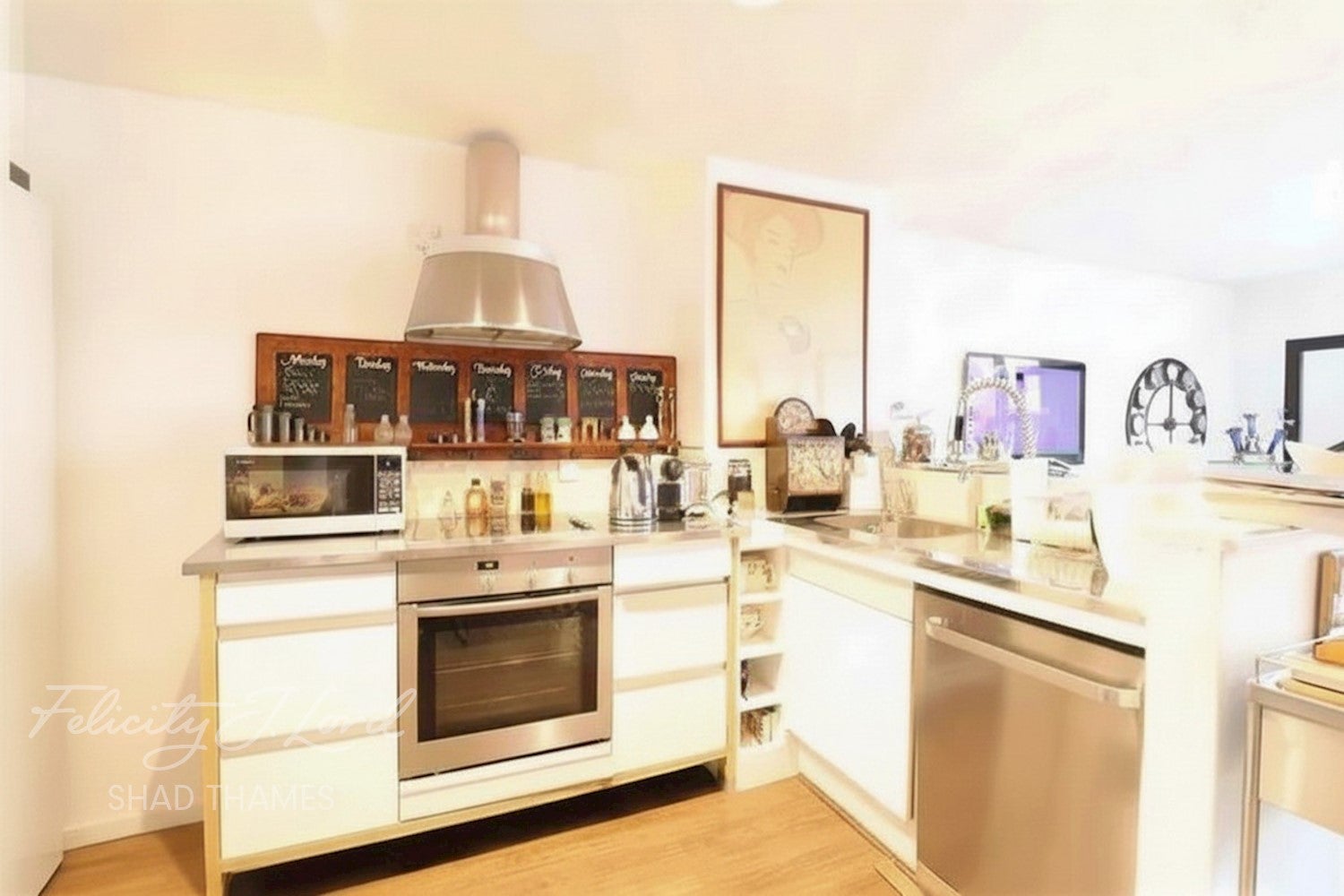 Flat Horselydown Lane in Greater London