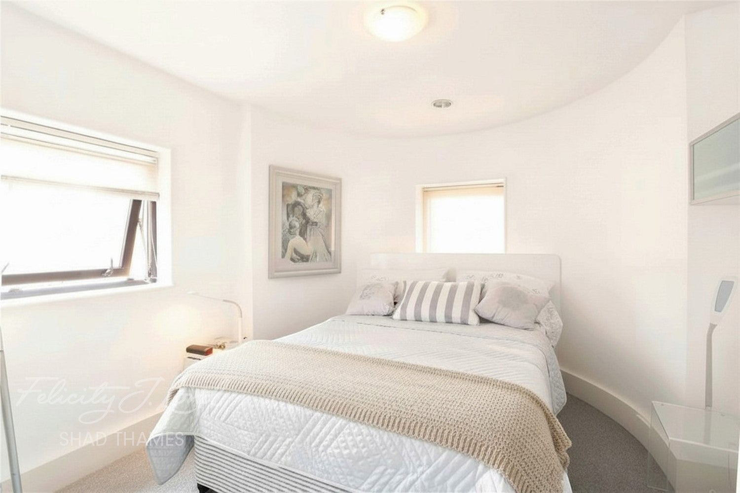 Flat Horselydown Lane in Greater London