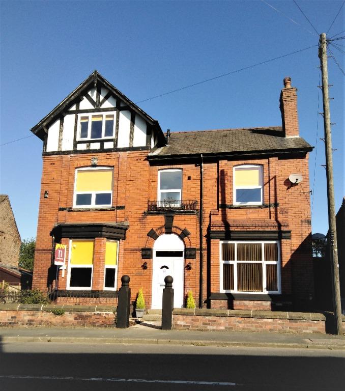 House Belle Green Lane in Hindley