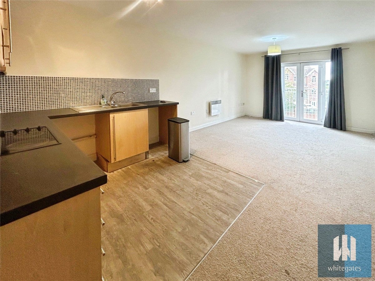 Flat Sandringham Court in Wakefield