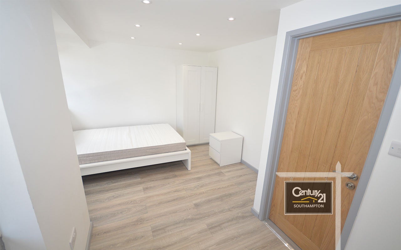 Flat Palmerston Road in Southampton