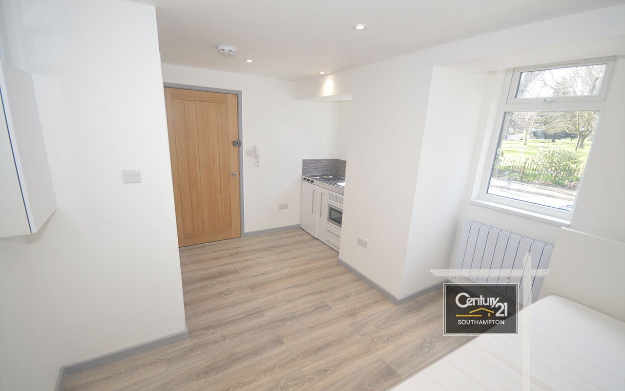 Flat Palmerston Road in Southampton