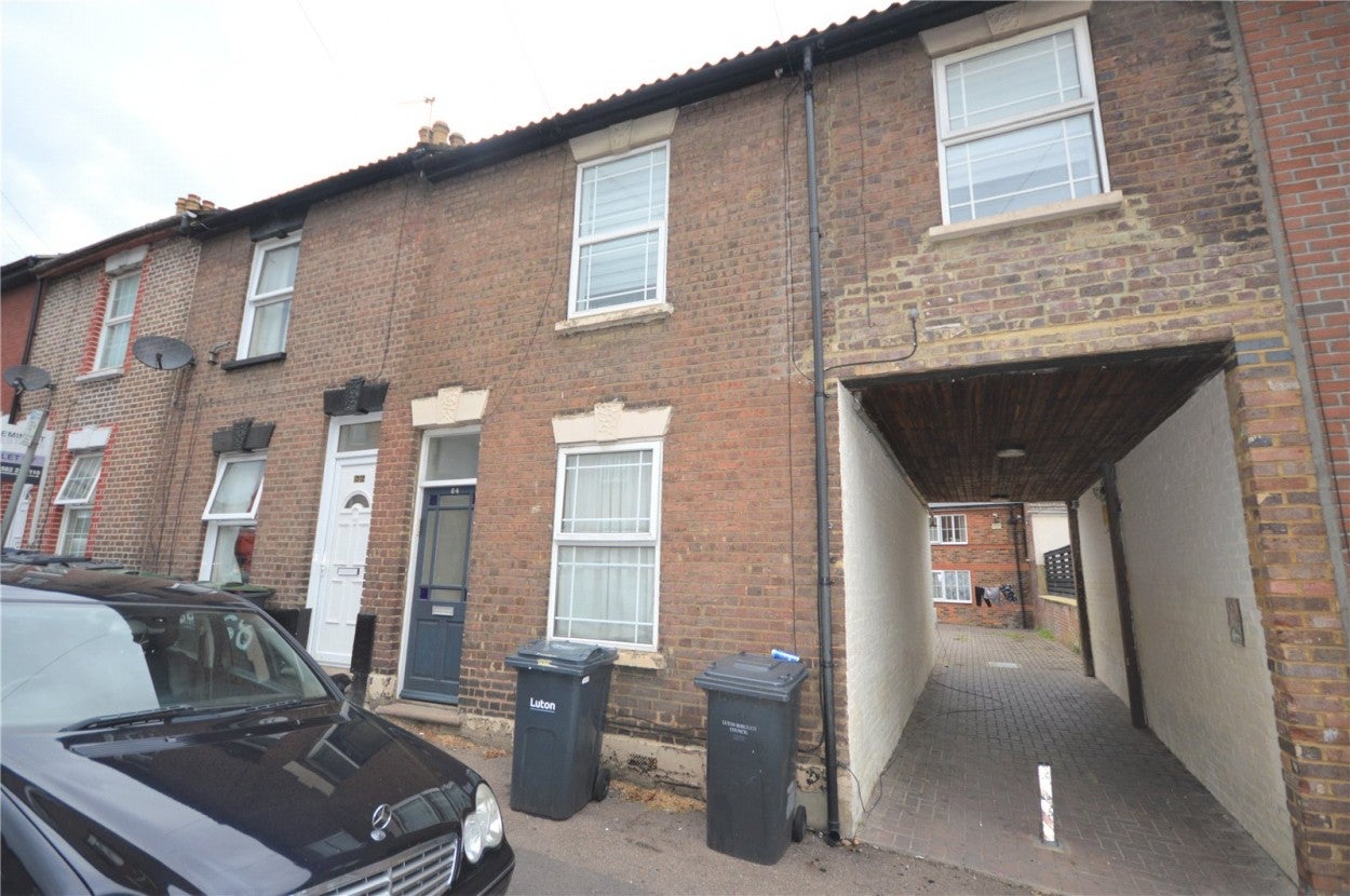 Flat Dumfries Street in Luton
