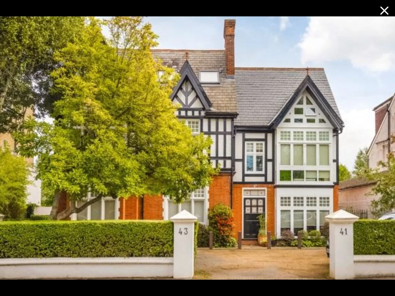 Flat Grove Park Road in Greater London
