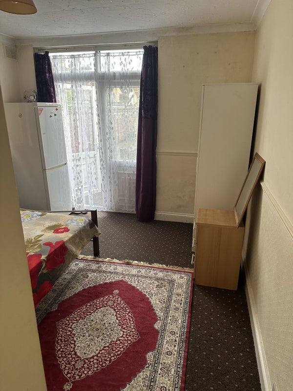 Room Plashet Grove in Greater London