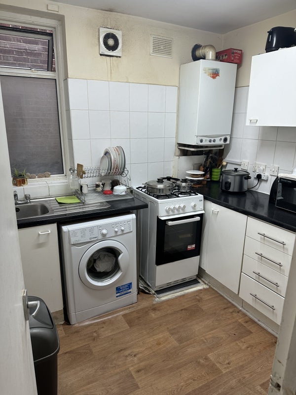 Room Plashet Grove in Greater London
