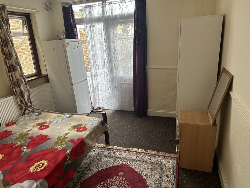 Room Plashet Grove in Greater London