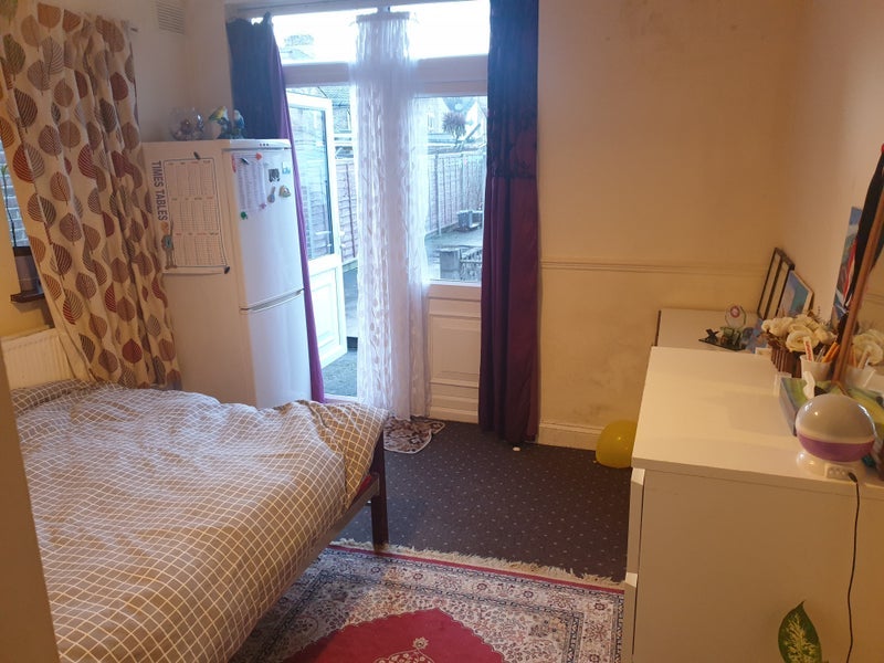 Room Plashet Grove in Greater London