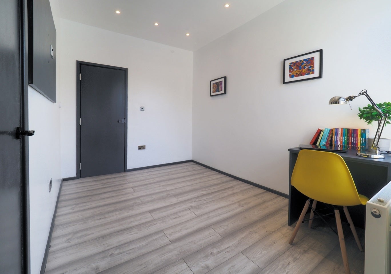 Room Greenhill Road in Greater London
