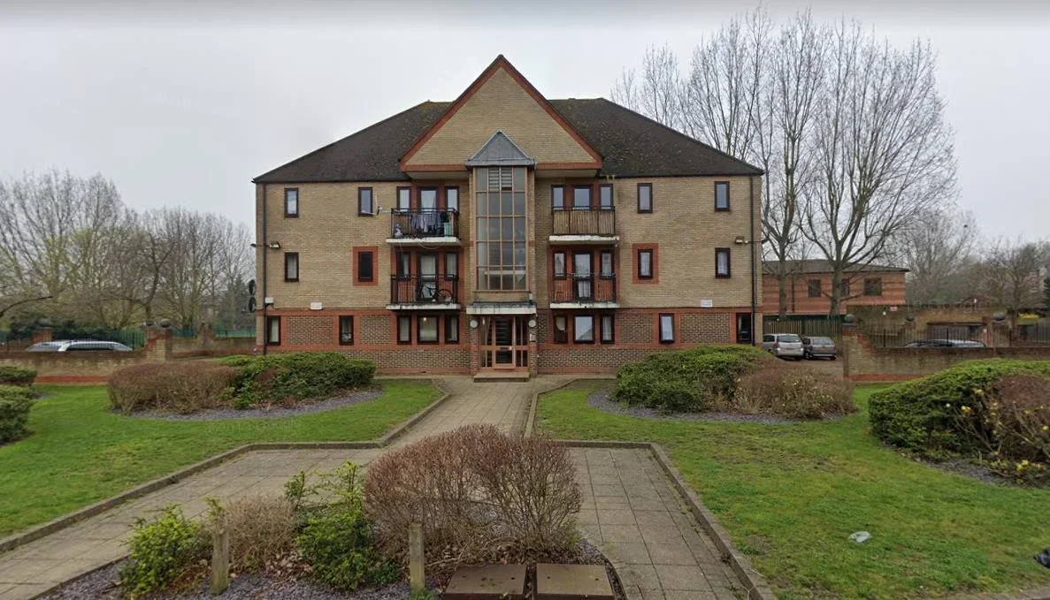 Flat Drake Crescent in Greater London