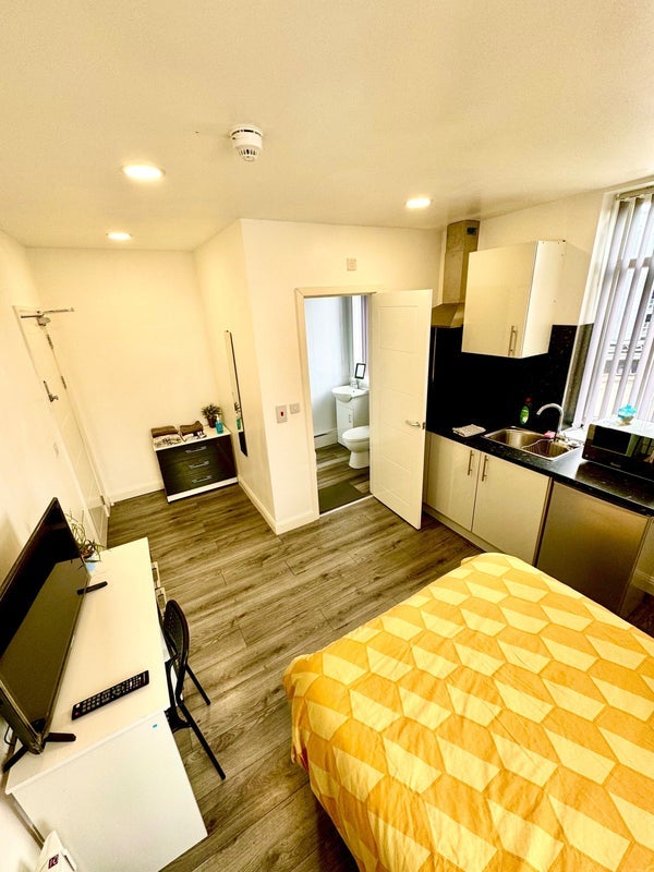 Flat Hertford Square in Coventry