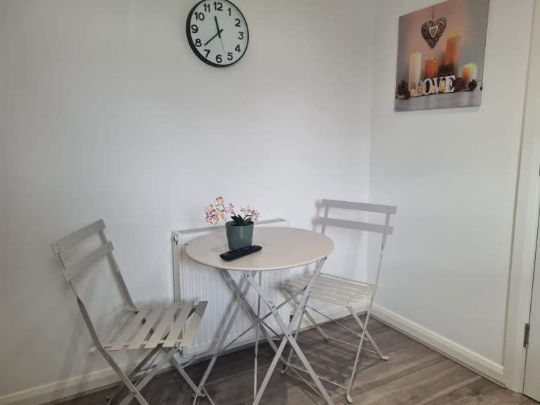 Flat Bushby Avenue in Broxbourne