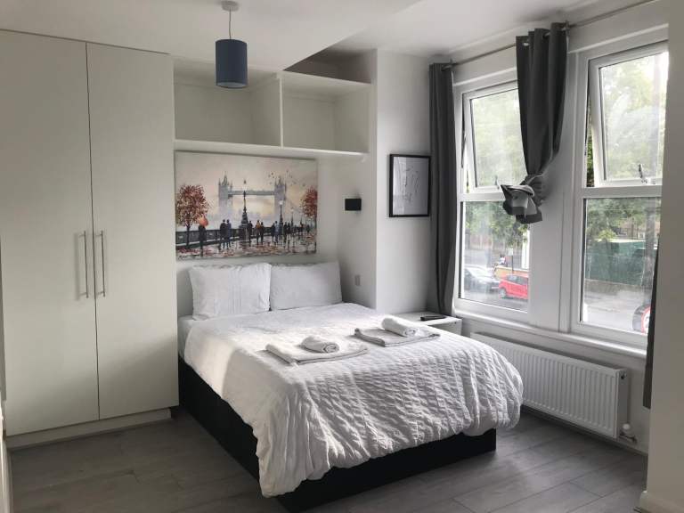 Flat Bushby Avenue in Broxbourne