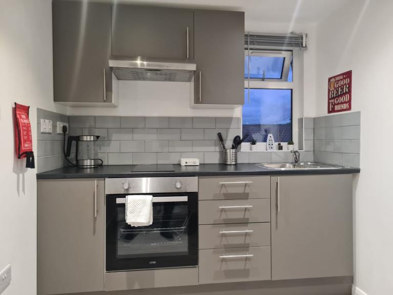 Flat Bushby Avenue in Broxbourne