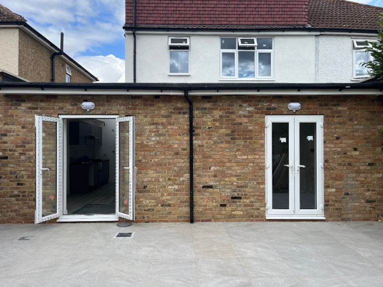 Flat Bushby Avenue in Broxbourne