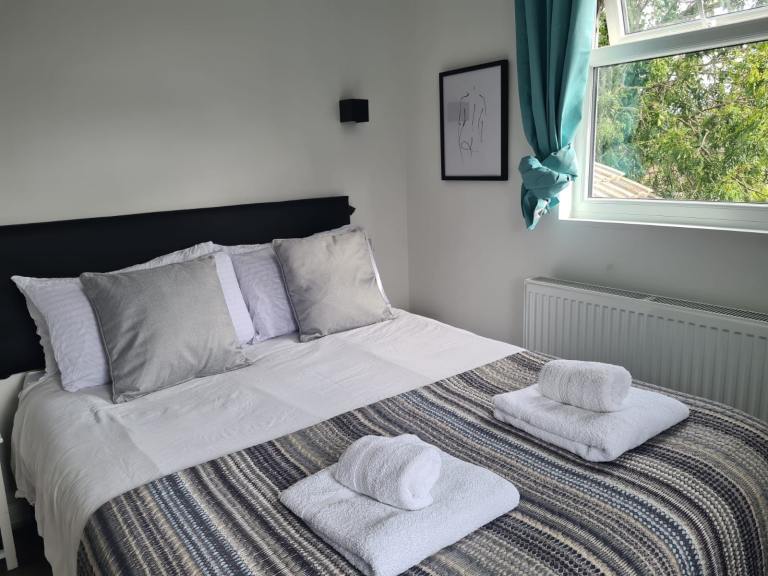 Flat Bushby Avenue in Broxbourne