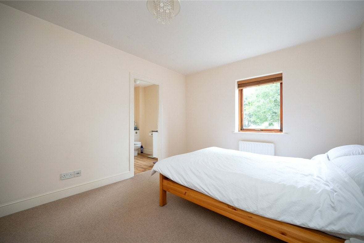 Flat Ashtree Court in St Albans