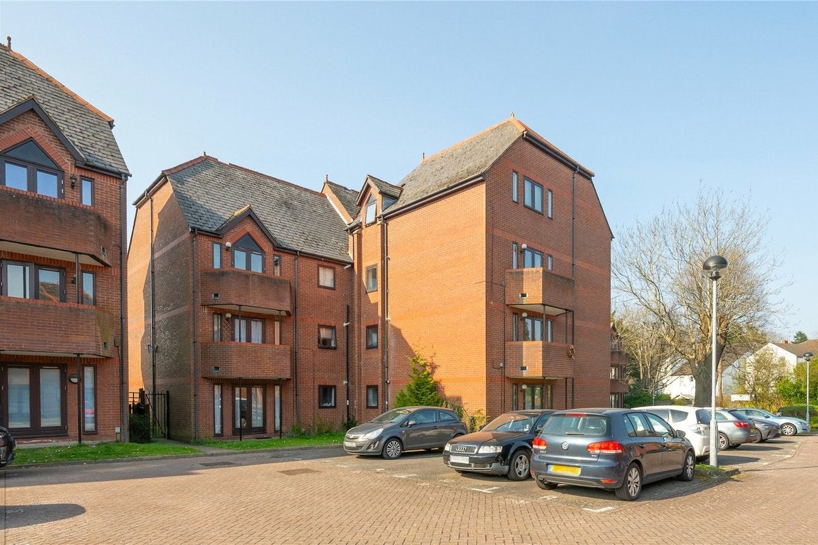 Flat Ashtree Court in St Albans