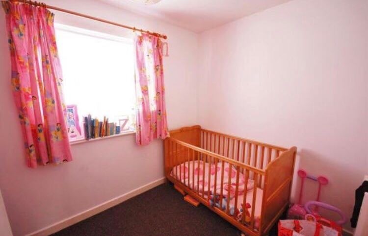 Flat Glandford Way in Greater London