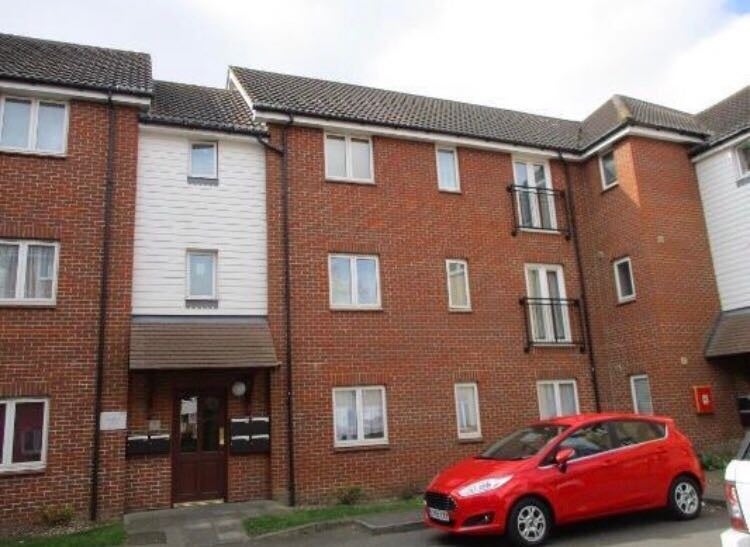 Flat Glandford Way in Greater London