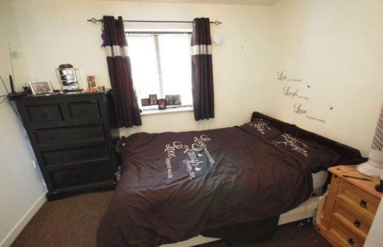 Flat Glandford Way in Greater London
