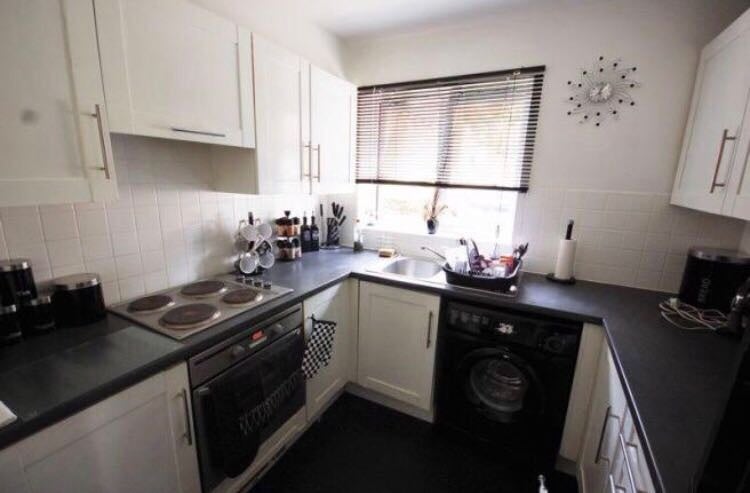 Flat Glandford Way in Greater London